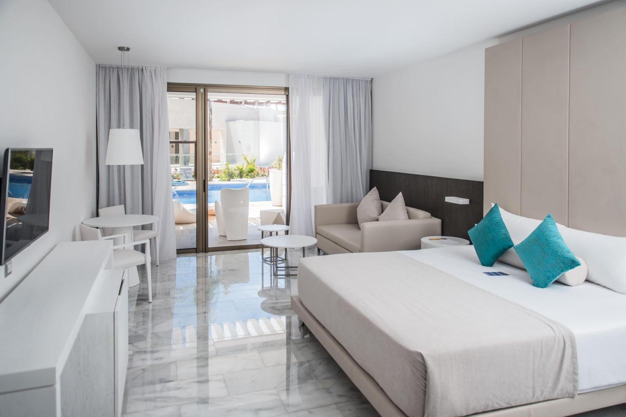 Suíte Júnior Deluxe com Acesso à Piscina